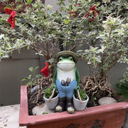 Whimsical Resin Frog Figurine in Blue Overalls with Straw Hat - Contemporary Garden Decor for Independence Day, Desktop-Style Animal Sculpture, No Power Needed, Frog Garden Decor